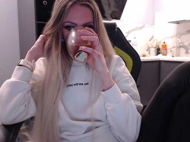 blondalina's BongaCams show and profile