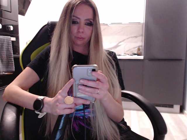 blondalina's BongaCams show and profile