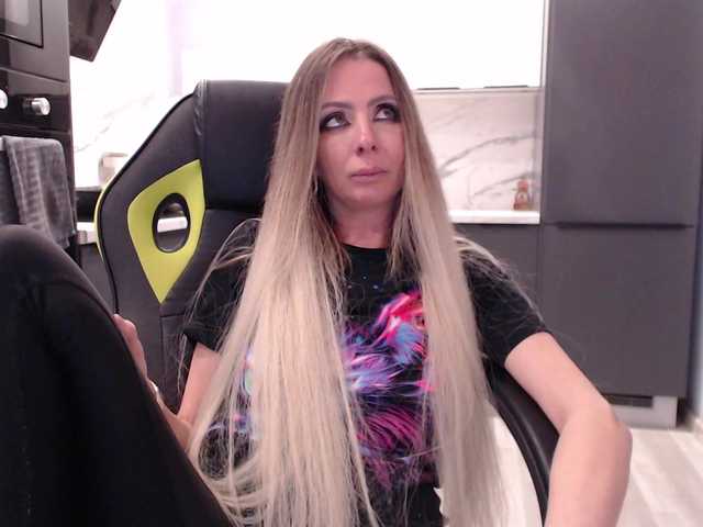 blondalina's BongaCams show and profile