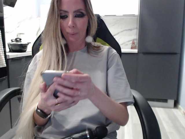 blondalina's BongaCams show and profile