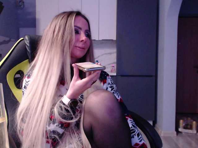 blondalina's BongaCams show and profile