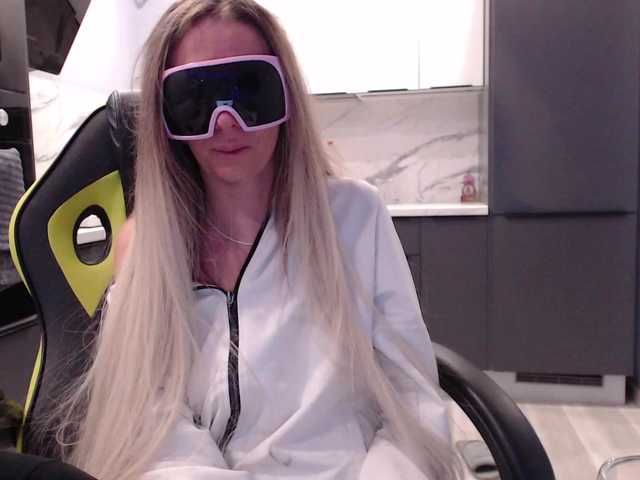 blondalina's BongaCams show and profile