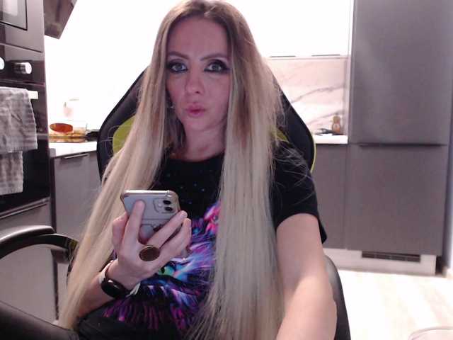 blondalina's BongaCams show and profile