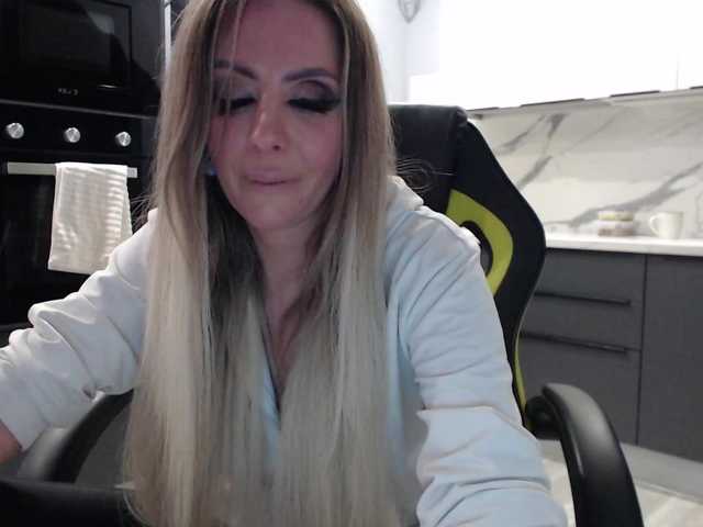 blondalina's BongaCams show and profile