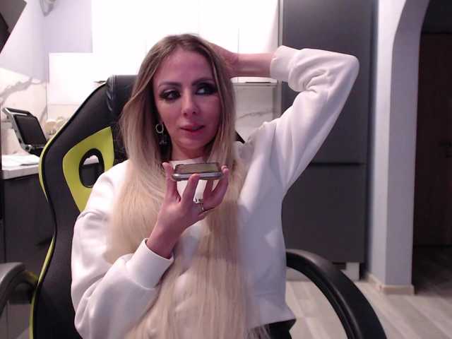blondalina's BongaCams show and profile