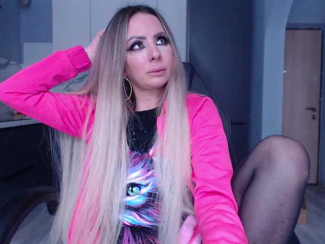 blondalina's BongaCams show and profile