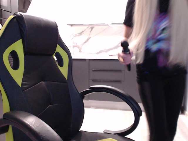 blondalina's BongaCams show and profile