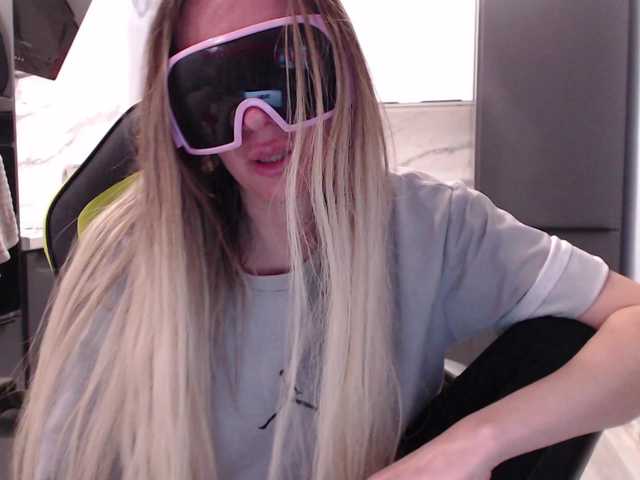 blondalina's BongaCams show and profile