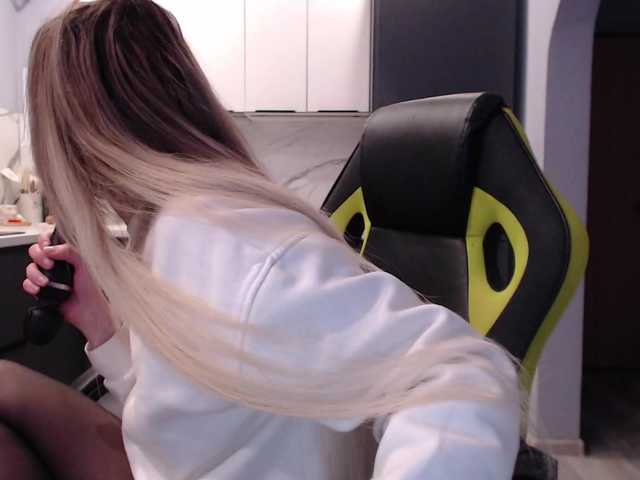 blondalina's BongaCams show and profile