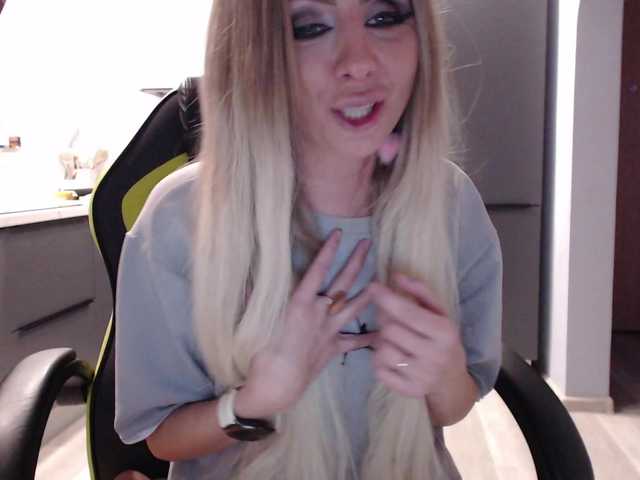 blondalina from BongaCams