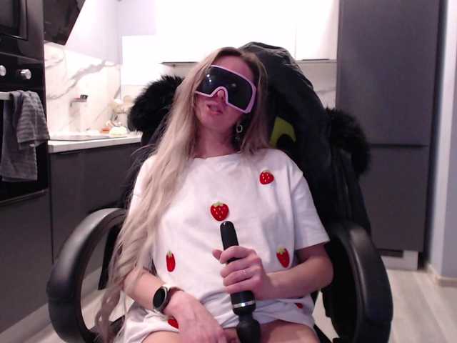 blondalina's BongaCams show and profile