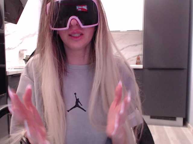 blondalina's BongaCams show and profile