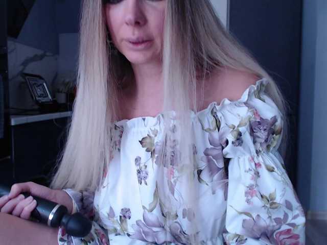 blondalina's BongaCams show and profile