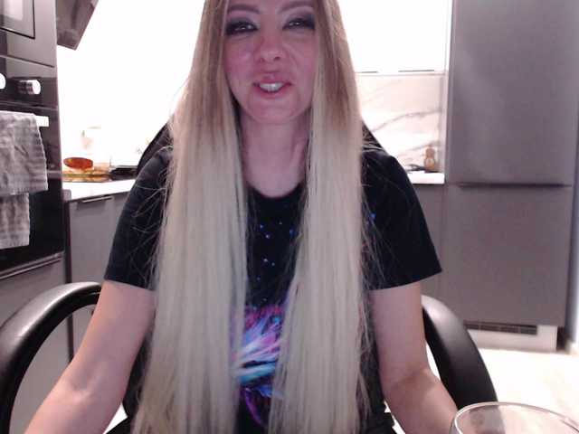 blondalina's BongaCams show and profile