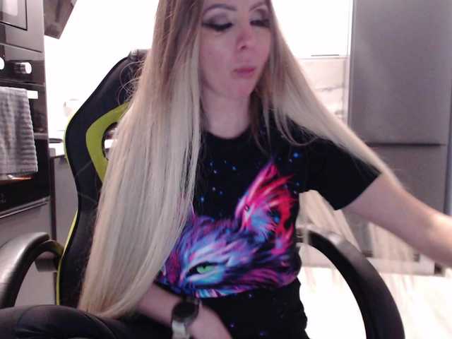 blondalina's BongaCams show and profile