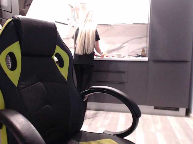 blondalina's BongaCams show and profile