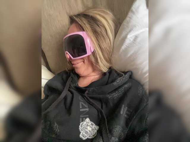 blondalina's BongaCams show and profile