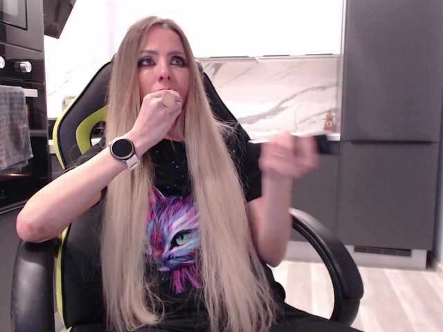 blondalina cam belle