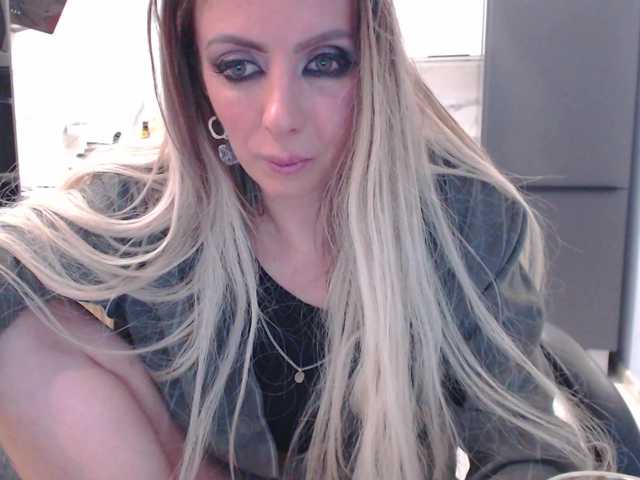 blondalina's BongaCams show and profile