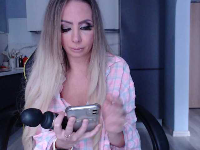 blondalina's BongaCams show and profile