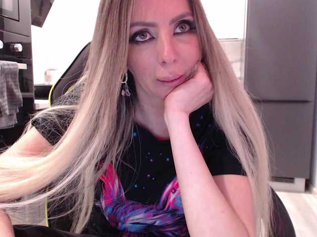 blondalina's BongaCams show and profile