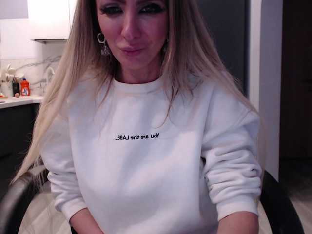 blondalina's BongaCams show and profile