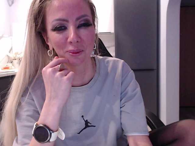 blondalina's BongaCams show and profile