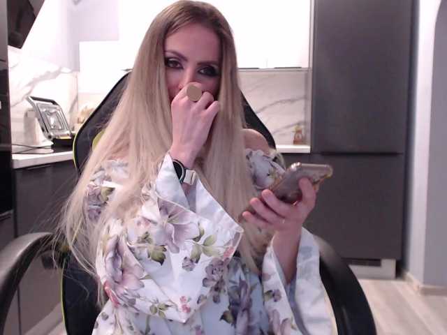 blondalina's BongaCams show and profile