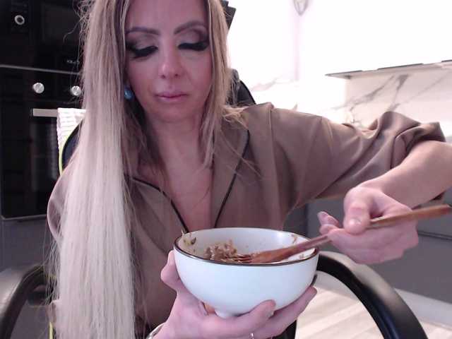 blondalina's BongaCams show and profile