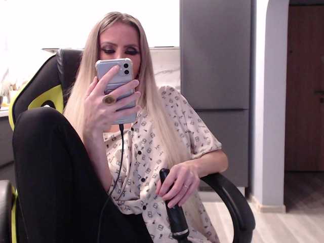  blondalina chat room