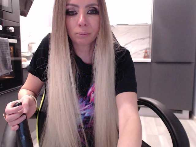 blondalina's BongaCams show and profile