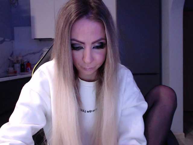 blondalina's BongaCams show and profile