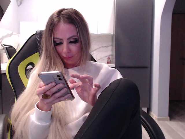 blondalina's BongaCams show and profile