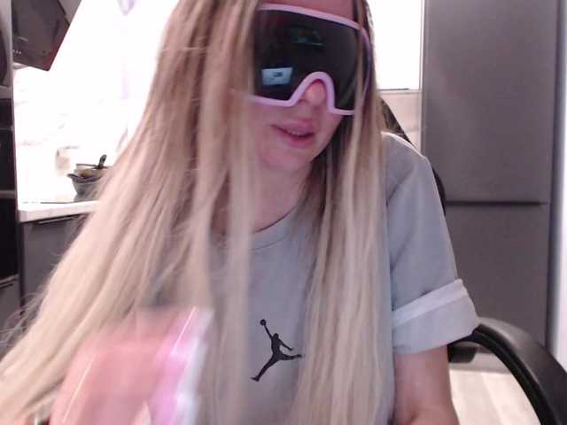 blondalina's BongaCams show and profile