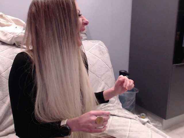 blondalina's BongaCams show and profile