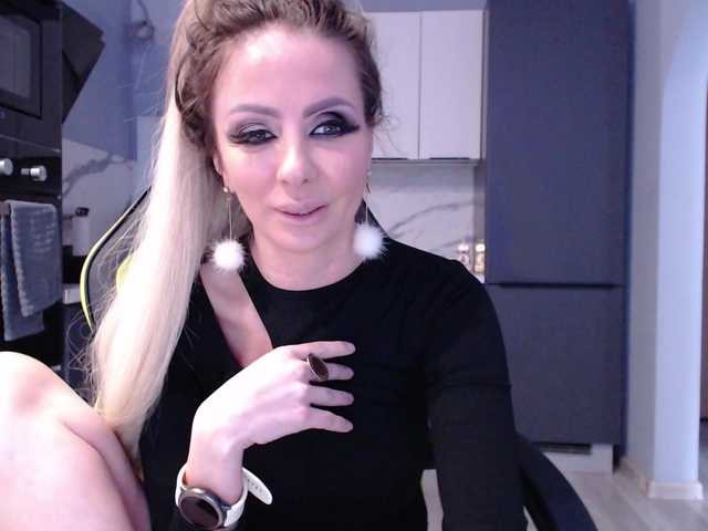 blondalina's BongaCams show and profile