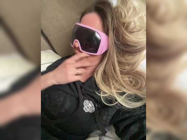 blondalina's BongaCams show and profile