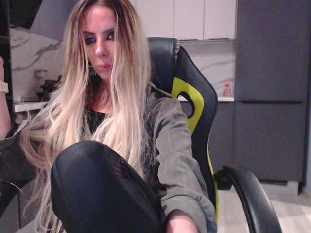 blondalina's BongaCams show and profile