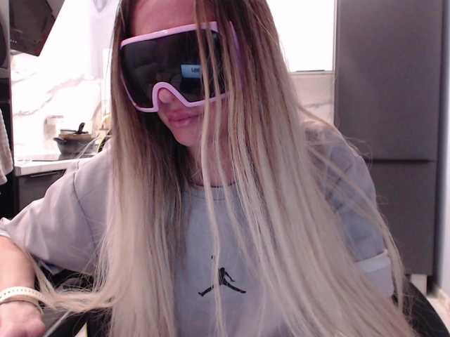 blondalina's BongaCams profile