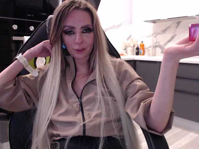 blondalina from BongaCams is Freechat