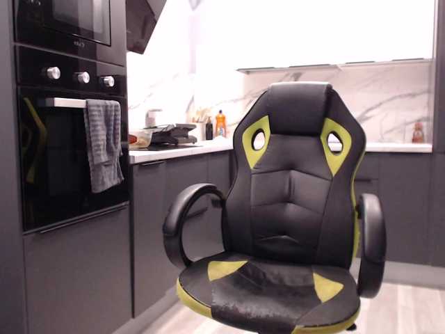 blondalina live cam profile