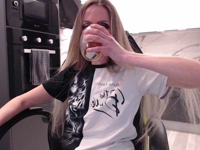 blondalina's BongaCams show and profile