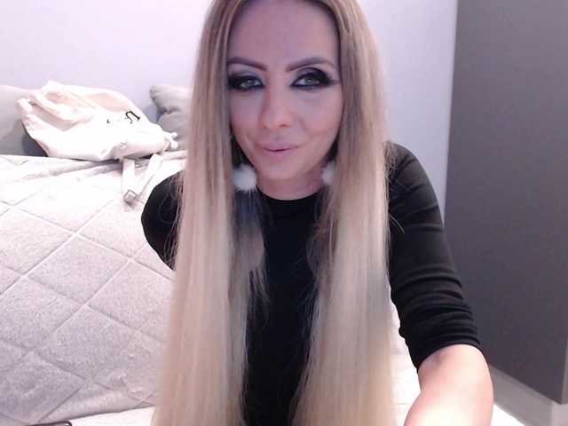 blondalina Live Cam on BongaCams
