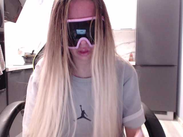 blondalina's BongaCams show and profile