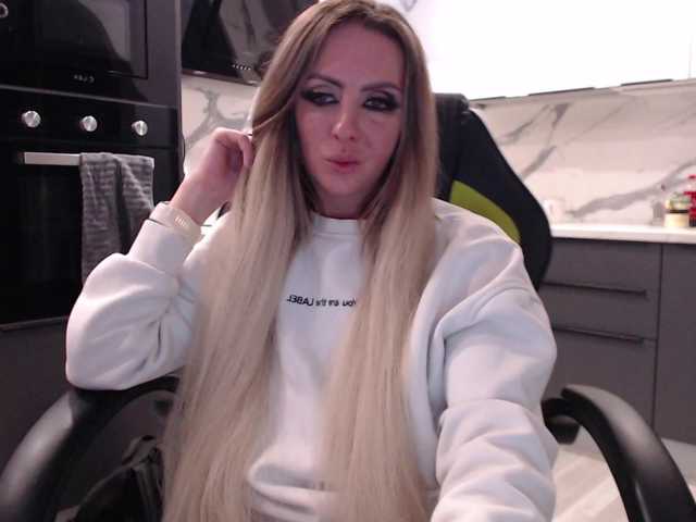 blondalina's BongaCams show and profile