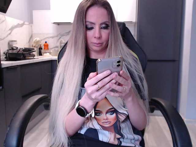 blondalina's BongaCams show and profile