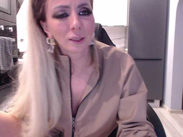 blondalina's BongaCams show and profile