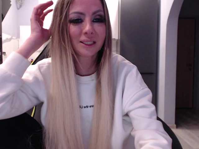 blondalina's BongaCams show and profile