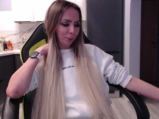 blondalina's BongaCams show and profile