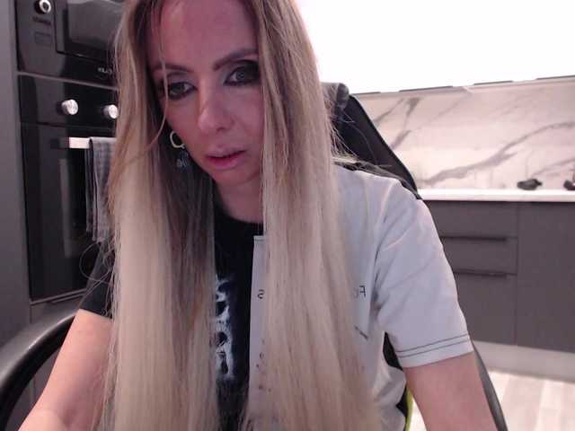 blondalina's BongaCams show and profile